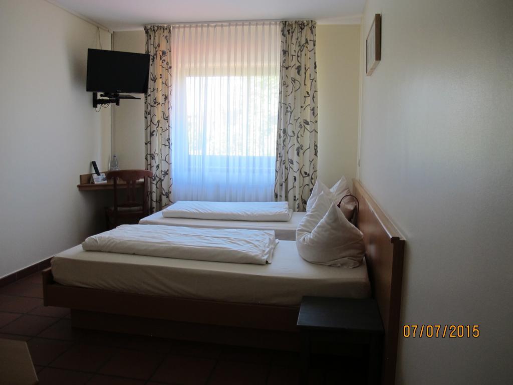 Hotel Kastanienhof Mönchengladbach Esterno foto